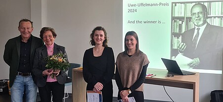 Manfred Seidenfuß, Renate Uffelmann, die Preisträgerinnen Ellen Fähnrich und Anna Klinger