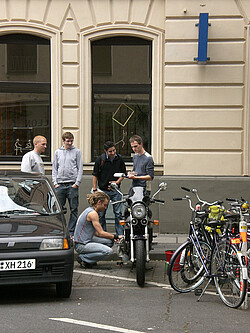 Foto einer Bewohnerbefragung in der Kölner Südstadt am 24.06.2007.
