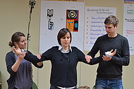 Das Bild zeigt Wolfgang Knörzer und Julia Ziegler bei einer Übung zur Zielvisualisierung.