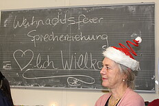 Andrea Brunner mit Weihnachtsmütze