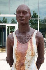 Auflösung zum Juni-Newsletter: Skulptur vor der Sporthalle im Neuenheimer Feld
