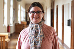 Das Porträtfoto zeigt Anna Neff im Altbau der Hochschule. Copyright: PH Heidelberg