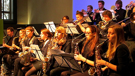 Jazz-Bigband während eines Auftritts