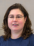 Frau Kirsten Achtstätter im Labor der Biologie
