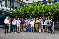 Gruppenbild des Heidelberger Gemeinderats vor der Ph.