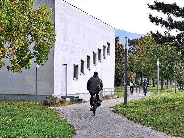 Bild zeigt das Hörsaalgebäude