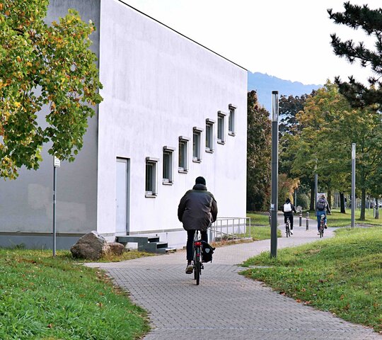 Bild zeigt das Hörsaalgebäude