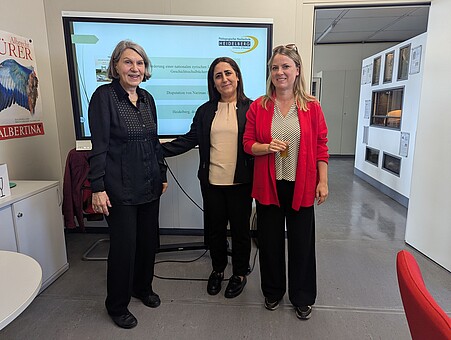 Photo von Prof. Dr. Bettina Degner, Frau Nariman Dreibati und Prof. Dr. Jenny Oesterle-Nabout