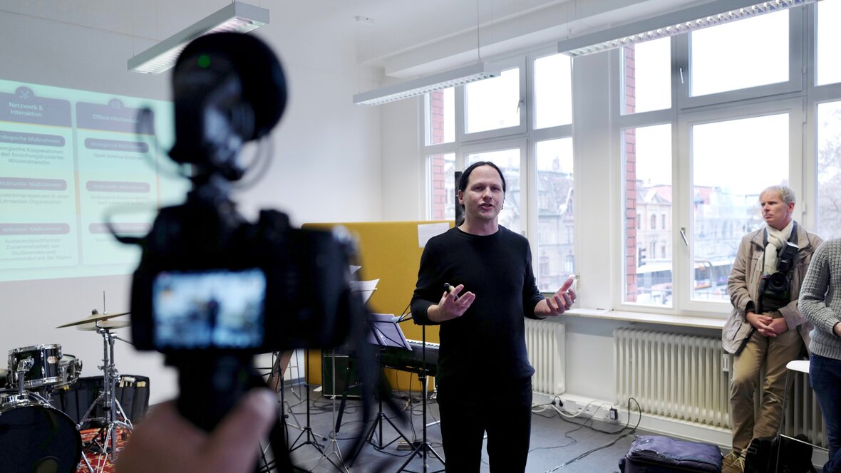 Prof. Dr. Christian Spannagel eröffnet das Transferzentrum der PH Heidelberg.