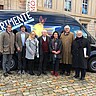 Foto: privat Menschen vor einem Bus von X-perimente.