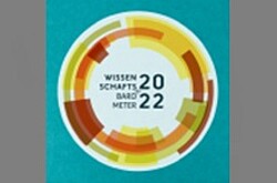 Das Foto zeigt das Siegel das Wissenschaftsbarometer 2022.