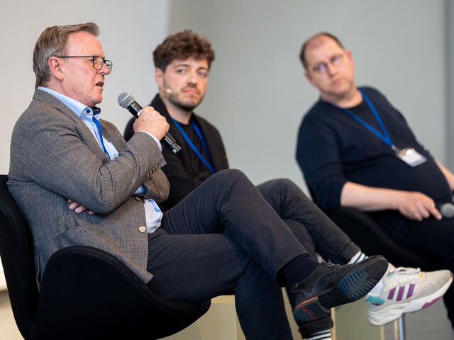 Bodo Ramelow spricht während des Heidelberger Symposiums 2025 auf der Bühne.