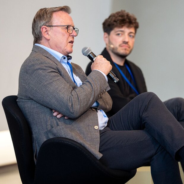 Bodo Ramelow spricht während des Heidelberger Symposiums 2025 auf der Bühne.