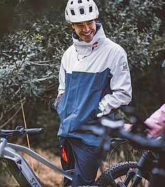 Radfahrer grinst