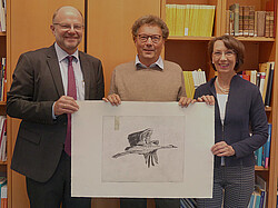  Prof. Dr. Hans-Werner Huneke, Prof. Dr. Friedrich Gervé mit dem Goldenen Zugvogel und Henrike Schön