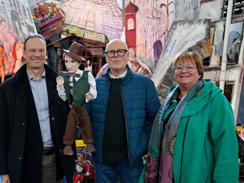 Das Foto zeigt Prof. Dr. Herbert Stettberger, Hermann Bunse und Dr. Regine Oberle