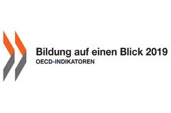 Das Foto zeigt das Logo mit der Aufschrift "Bildung auf einen Blick".