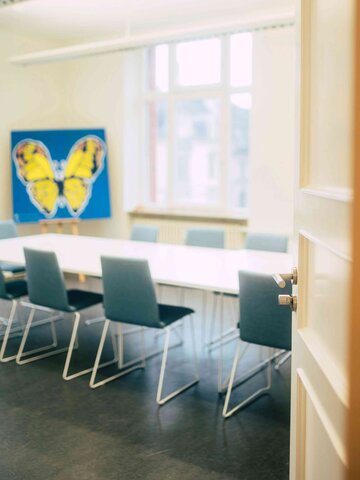 A workspace in the transfer centre, ideal for co-working, workshops and meetings.
