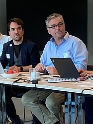 Prof Dr. Alexander Siegmund, Pädagogische Hochschule Heidelberg (rechts) leitete als Vorsitzender des Forums die Sitzung in Berlin, der von Tobias Klös, vom Team des BNE-Zentrums der Pädagogischen Hochschule Heidelberg unterstützt wird.