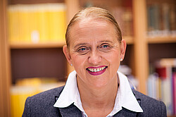 Portrait von der ehemaligen Rektorin Professorin Wellensiek.