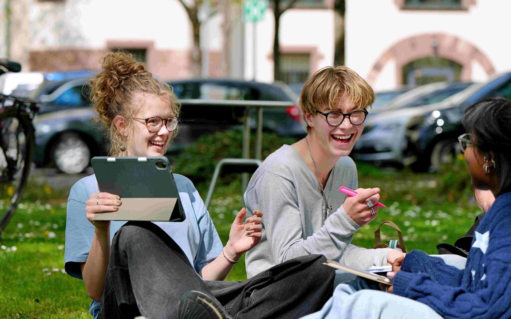 Symbolbild im Innenhof der Alten PH
