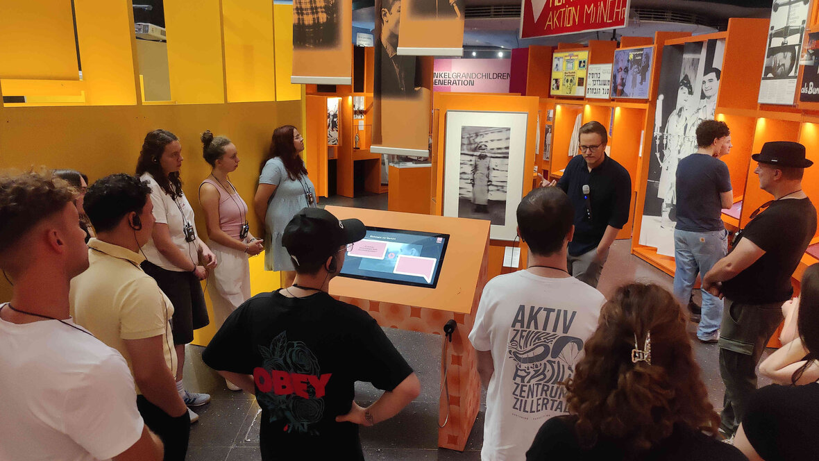 Foto der Studierenden im Museumssaal