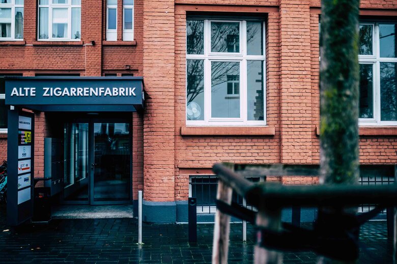 Das Gebäude des Transferzentrum von außen.