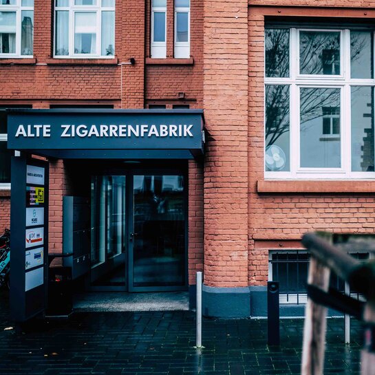 Das Gebäude des Transferzentrum von außen.