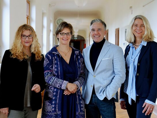 Zu sehen sind vier Personen, Dekanat I