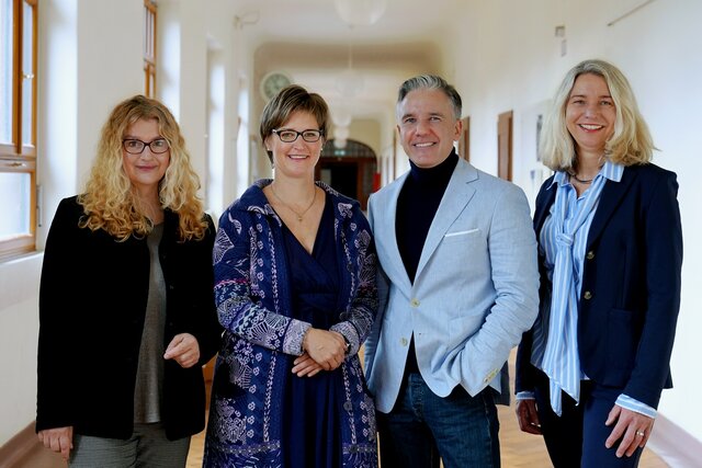 Zu sehen sind vier Personen, Dekanat I