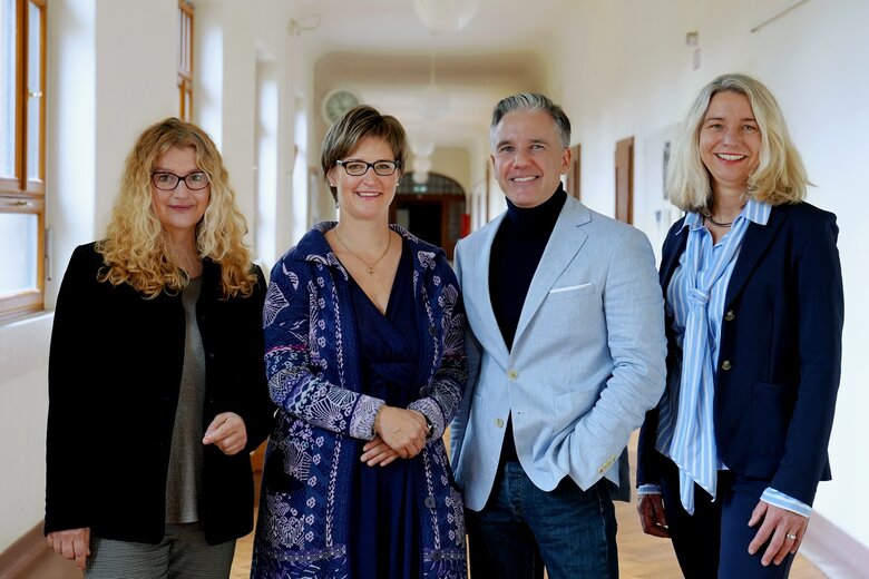 Zu sehen sind vier Personen, Dekanat I