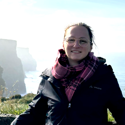 Afra vor Cliffs of Moher