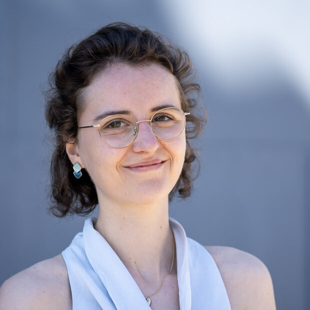 Zu sehen ist ein Portraitfoto von Francesca Knaus.