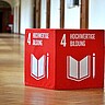 Das Symbolbild zeigt einen Würfel auf dem "4 - HOCHWERTIGE BILDUNG" geschrieben ist. Das Bild zeigt einen Würfel mit dem SDG 4.