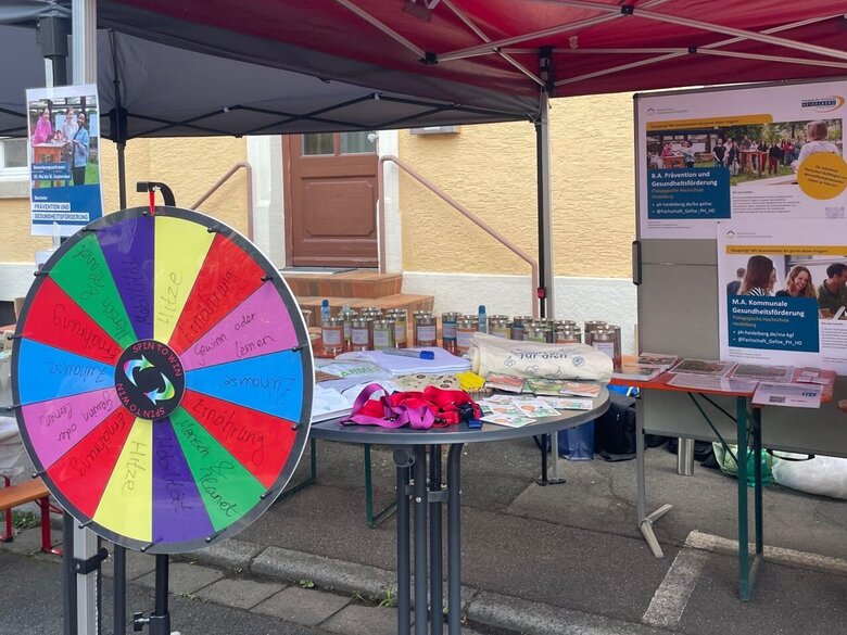 Das Bild zeigt den interaktiven Info-Stand