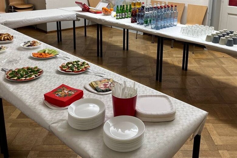 gedeckter Tisch zum Café