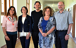 Gruppenbild mit der kanadischen Professorin Patricia Neufeld.