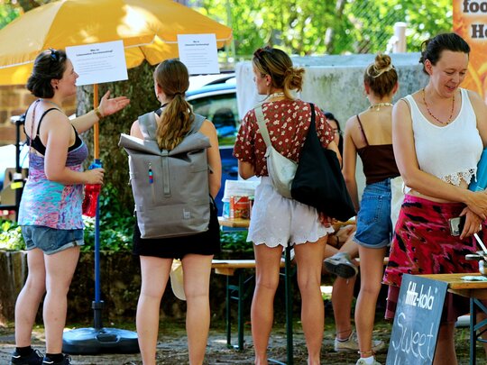 Das Bild zeigt Teilnehmer:innen des Future Festivals 2025.