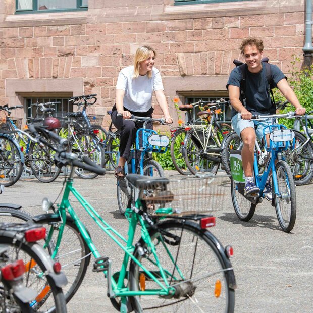 Studierende auf Nextbikes
