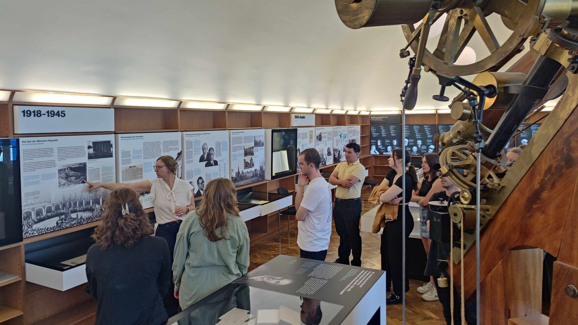 Foto der Studierenden im Museumssaal