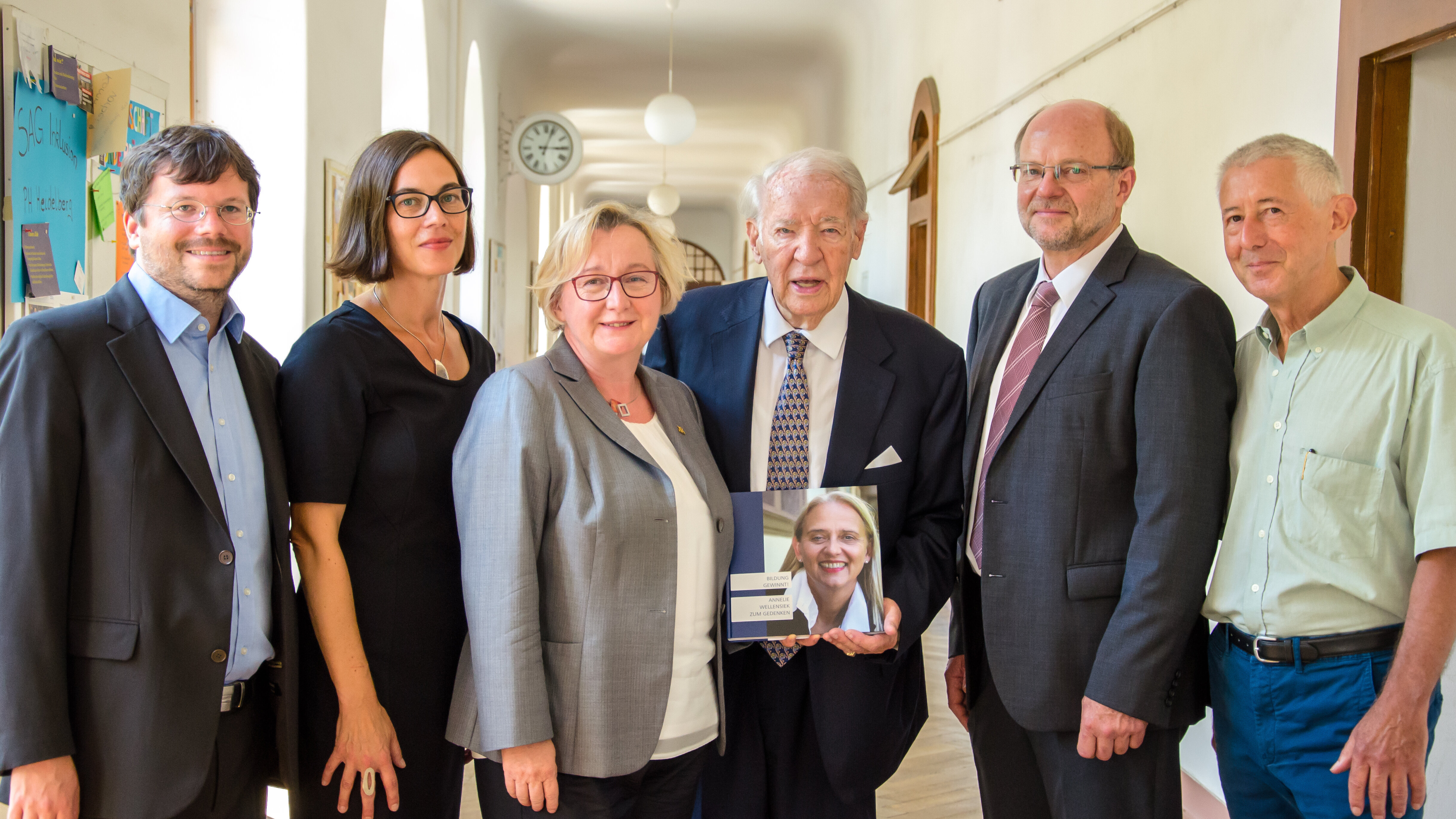 2018 bei der Präsentation der Schrift "Bildung gewinnt!", die an das Wirken von Annelie Wellensiek erinnert