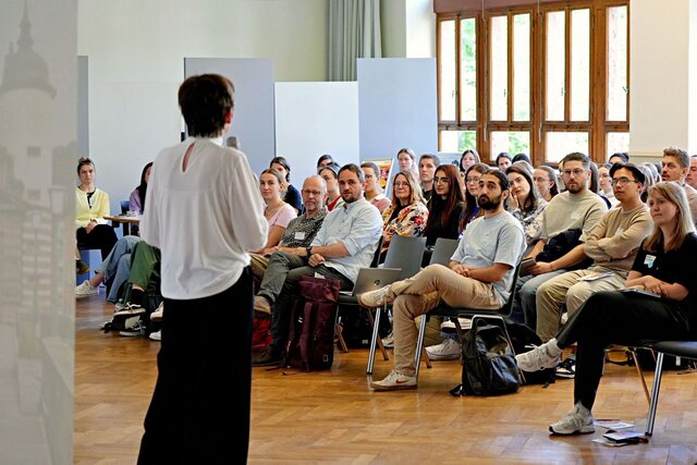 Zu sehen sind Mitarbeitende der PH Heidelberg beim Fachtag Demokratiebildung als Teil der Weiterbildungsnagebote an der PH.