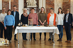 Gruppenbild im Schloss Mannheim. Aufgenommen bei der Präsentation der neue Schlossführungen für Menschen mit Sehbehinderung und Blindheit.