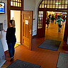 (c) Pädagogische Hochschule Heidelberg Frau im Student Service Center.