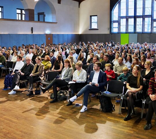 Zu sehen ist das Publikum der Abschlussfeier der PH Heidelberg 2026.