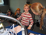 Bild von einem Jungen im Tonstudio