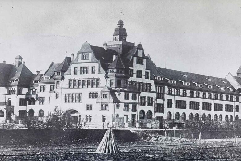 Historische Aufnahme des Altbaus der Pädagogischen Hochschule Heidelberg.