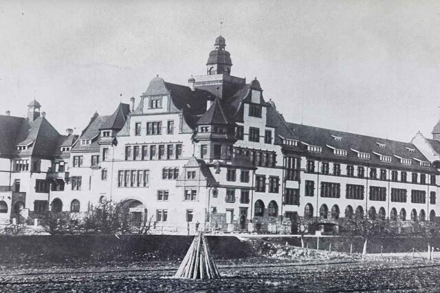 Historische Aufnahme des Altbaus der Pädagogischen Hochschule Heidelberg.