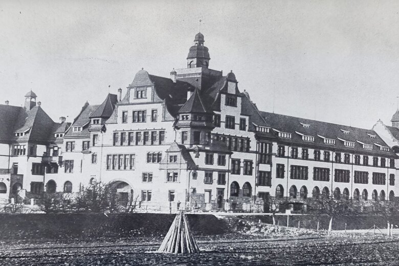 Historische Aufnahme des Altbaus der Pädagogischen Hochschule Heidelberg.