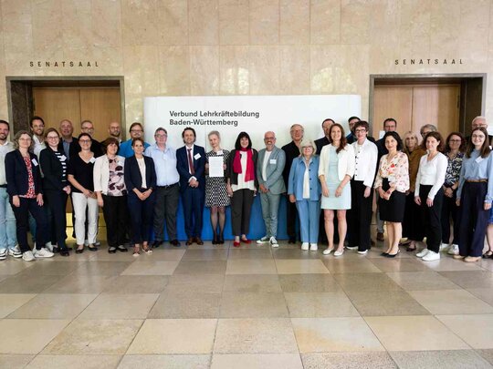 Gruppebild der Gründungsmitglieder des Verbunds lehrkräftebildender Hochschule BaWü